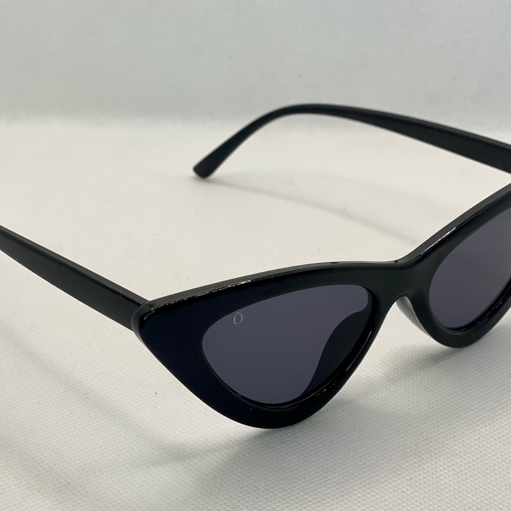 Ōvica Sunglass - Picture 4 of 11